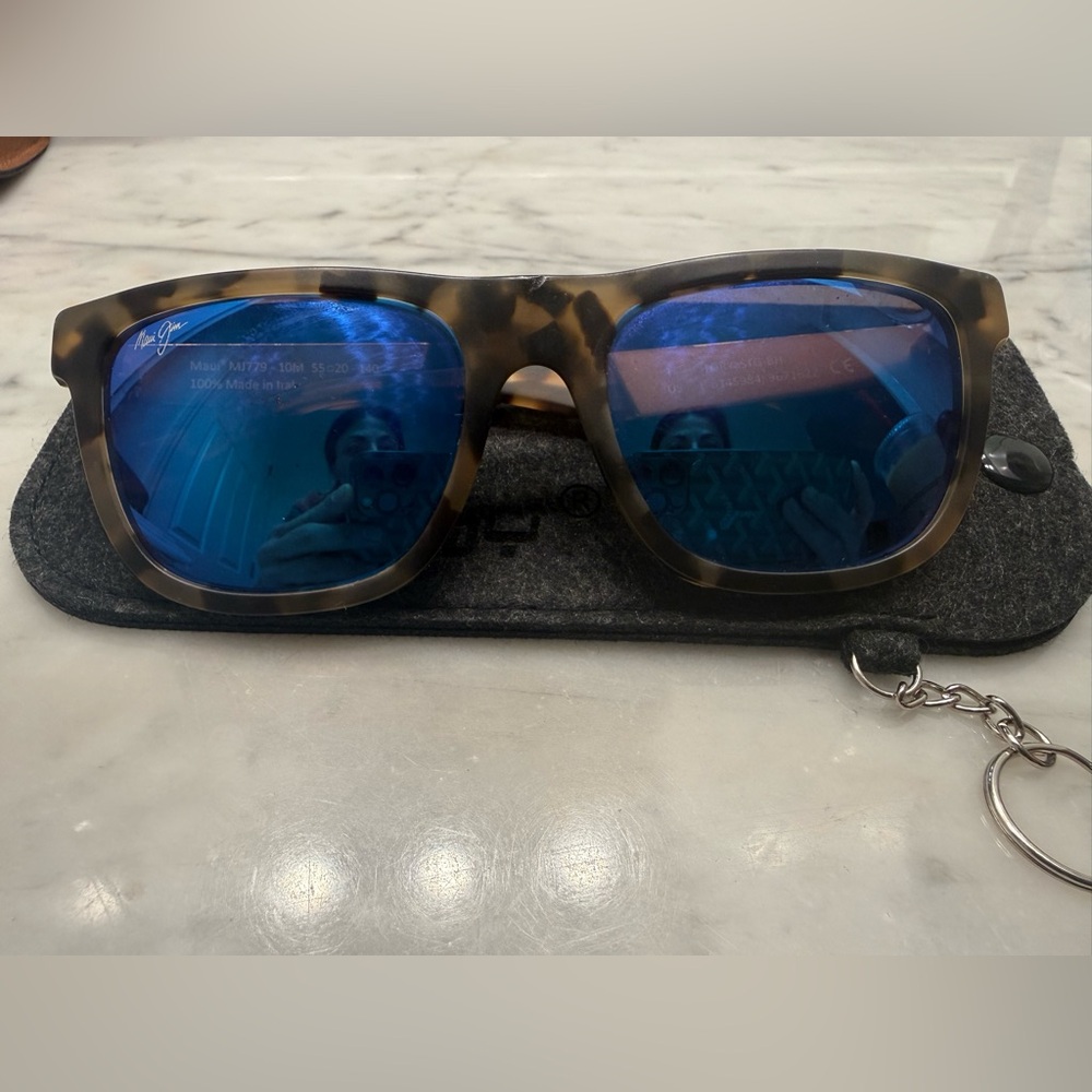 Maui Jim Tortoise frame Hawaiian blue lens large frame sunglasses